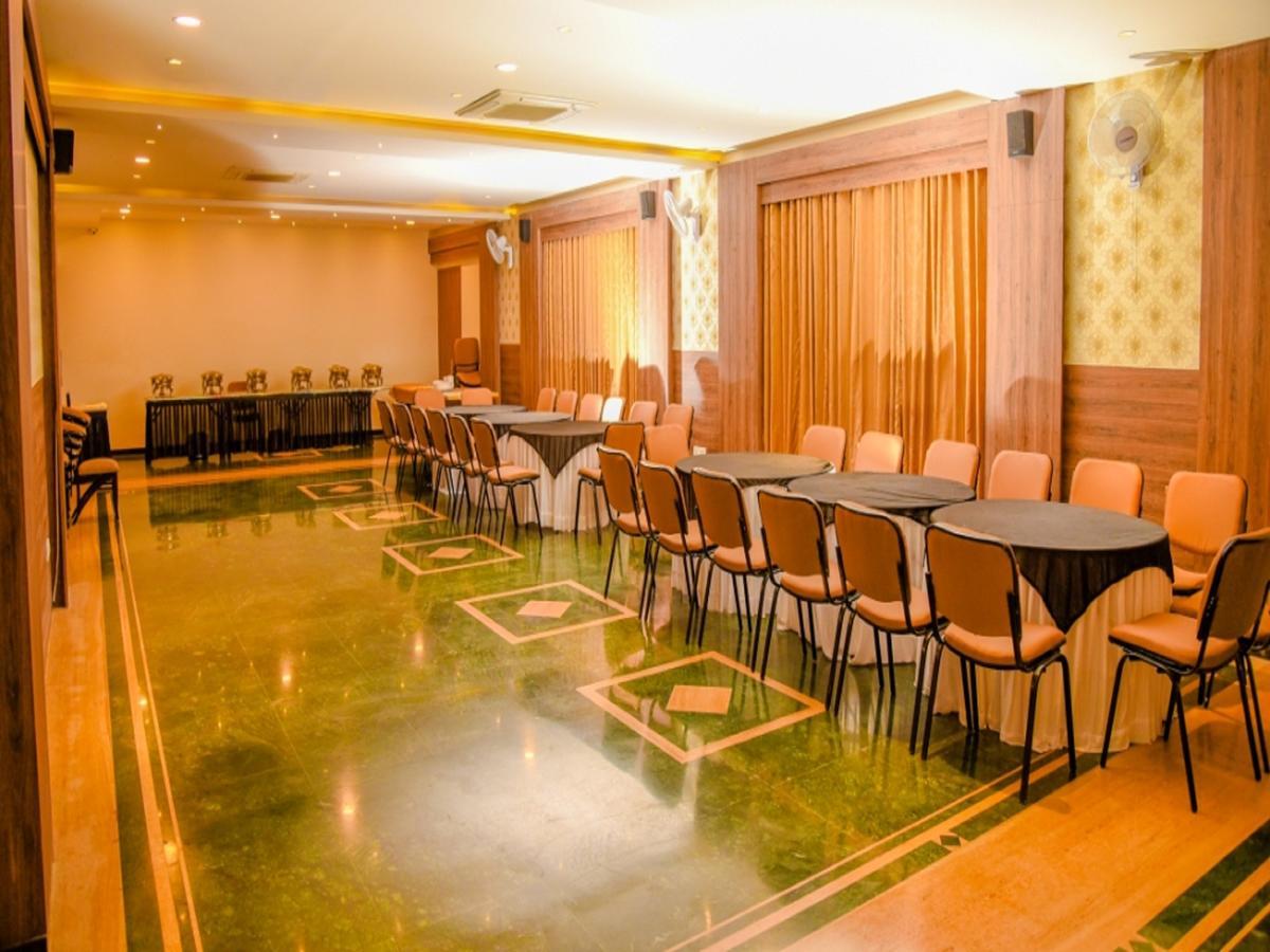 Royal Inn Khandwa Exterior photo
