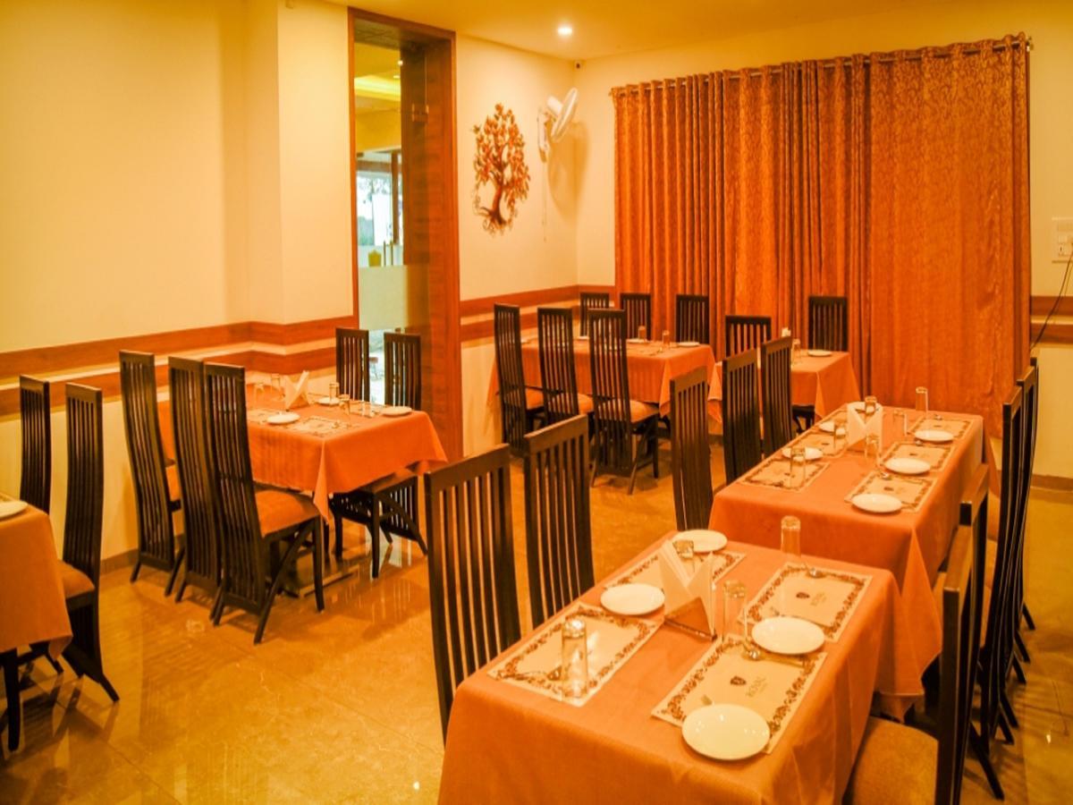 Royal Inn Khandwa Exterior photo