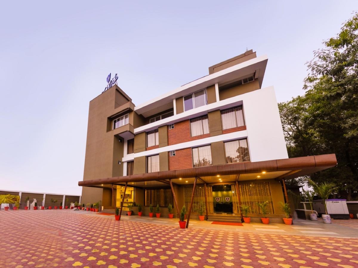 Royal Inn Khandwa Exterior photo