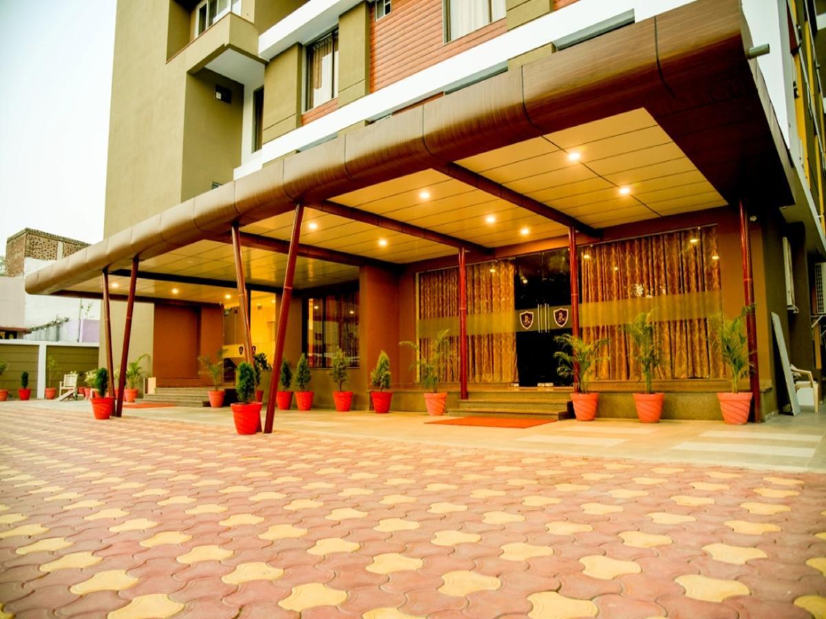 Royal Inn Khandwa Exterior photo